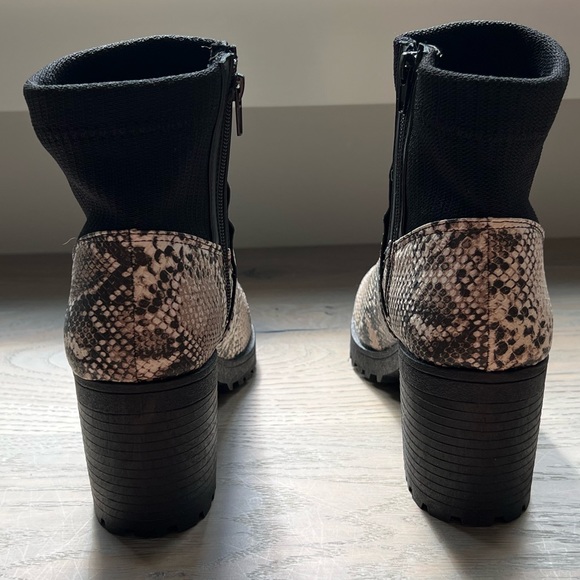 Qupid snakeskin block heel boot size - 10 - Picture 10 of 12